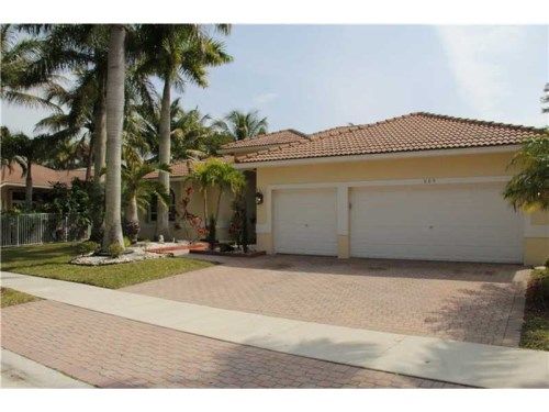 889 Marina Dr, Fort Lauderdale, FL 33327