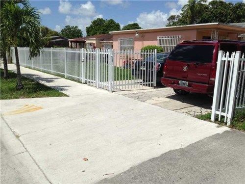 840 SE 8th Ct, Hialeah, FL 33010