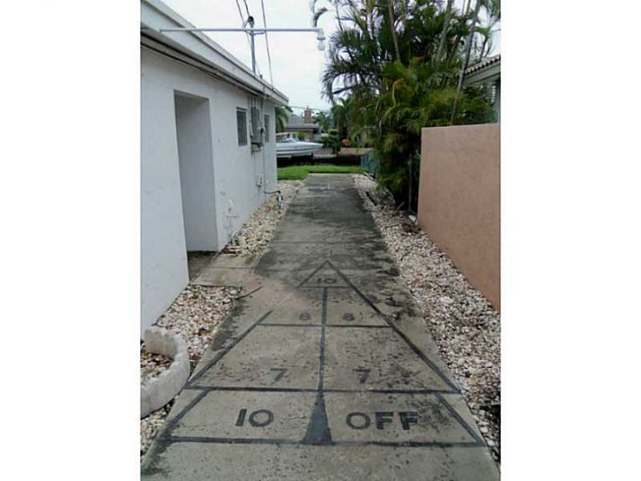 2524 SE 12 ST, Pompano Beach, FL 33062