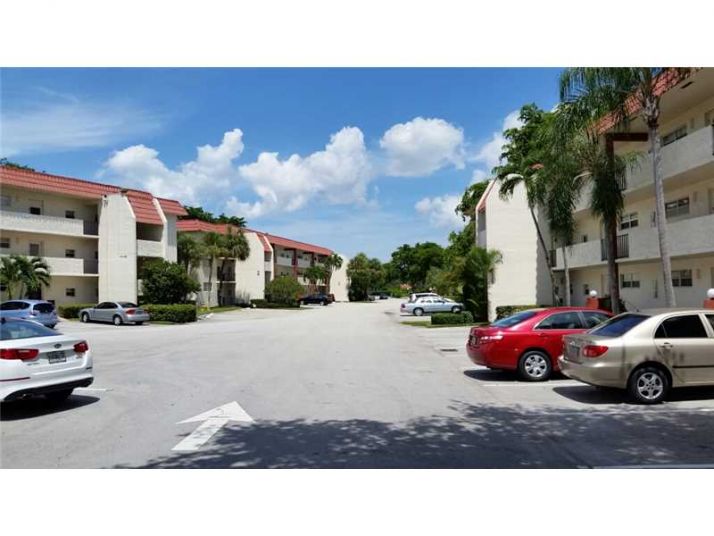 691 S HOLLYBROOK DR # 208, Hollywood, FL 33025
