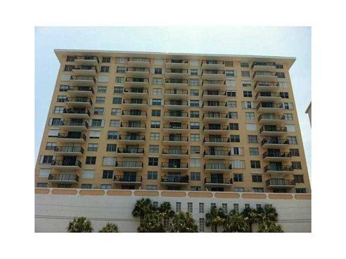427 Golden Isles Dr # 9G, Hallandale, FL 33009
