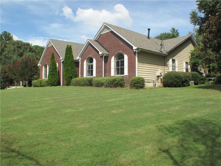 3325 Coles Creek Drive, Buford, GA 30519