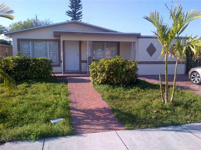 2438 Thomas St, Hollywood, FL 33020