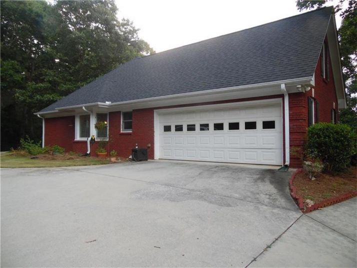852 Ivy Ridge Drive, Loganville, GA 30052