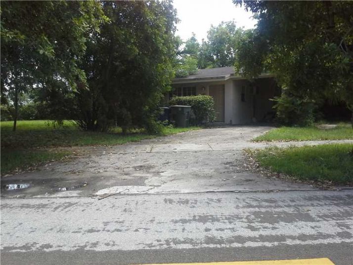 601 SW 5th Ct, Hallandale, FL 33009