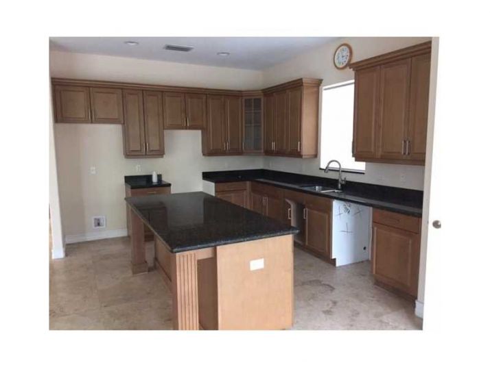 8050 NW 126th Ter, Pompano Beach, FL 33076