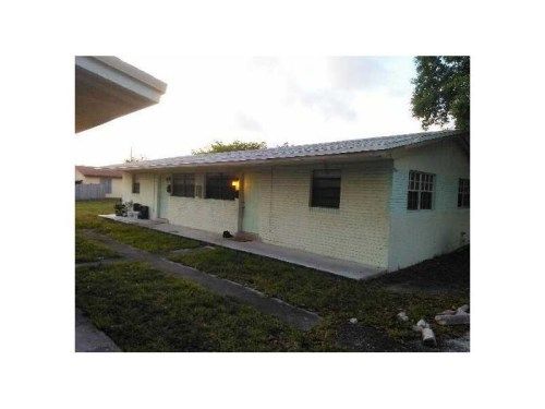 300 NW 5th Ter, Hallandale, FL 33009
