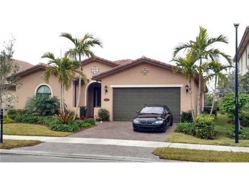 8945 Watercrest Cir W, Pompano Beach, FL 33076