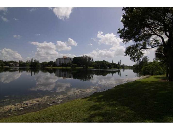 6407 W Oakland Park Blvd # 1, Fort Lauderdale, FL 33313