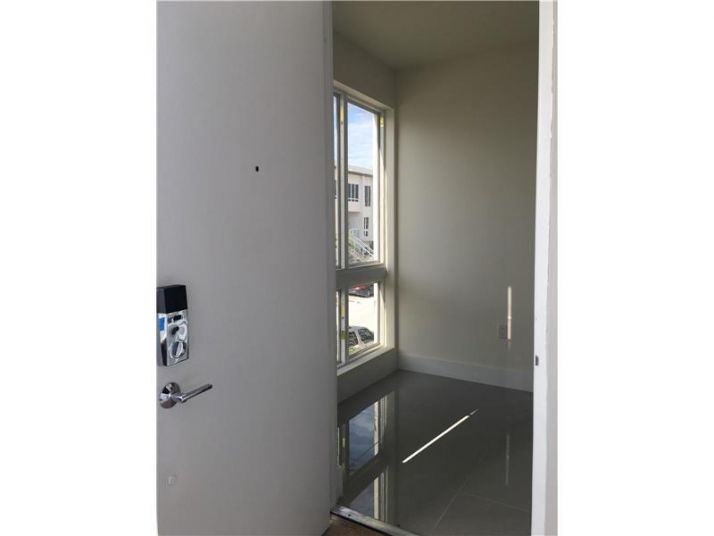 10260 NW 63 TERRACE # 207, Miami, FL 33178