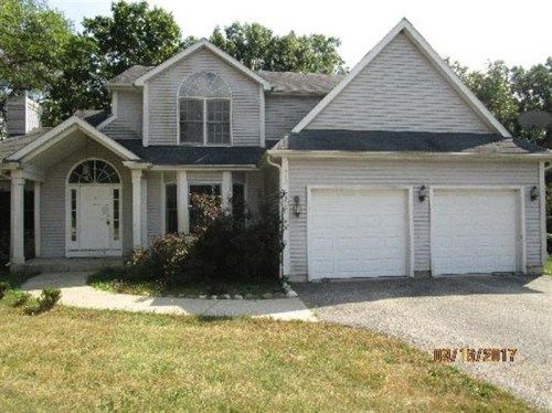 415 W DOWELL RD, Mchenry, IL 60051