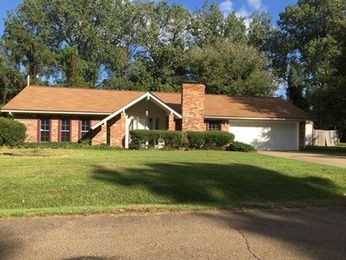 212 Linda Dr, Vicksburg, MS 39180