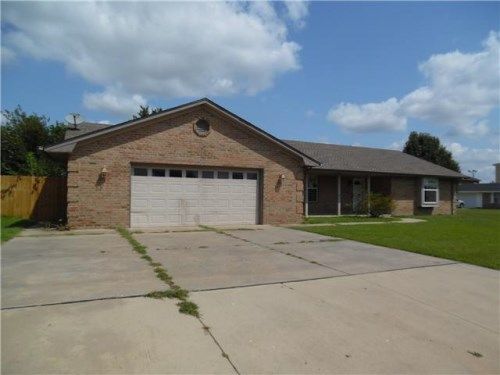 1900 Villa Dr, El Reno, OK 73036