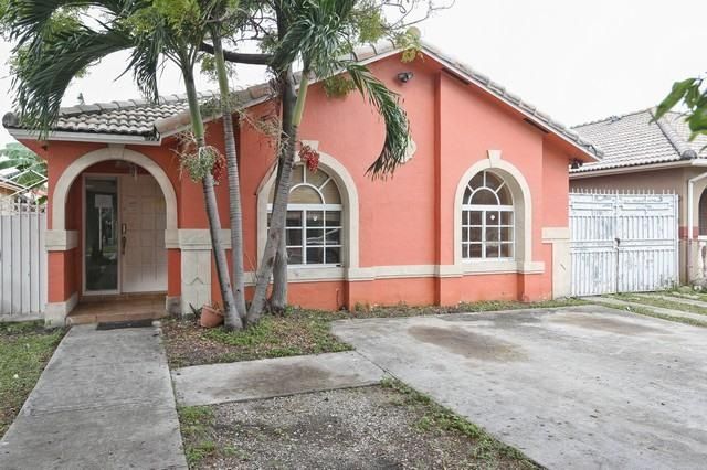 2627 W 69th Terr, Hialeah, FL 33016