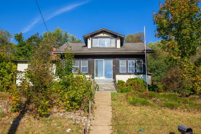 3143 Santiago Rd, Imperial, PA 15126