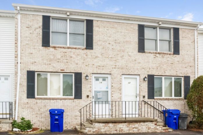 14 Sunflower Cir, North Providence, RI 02911
