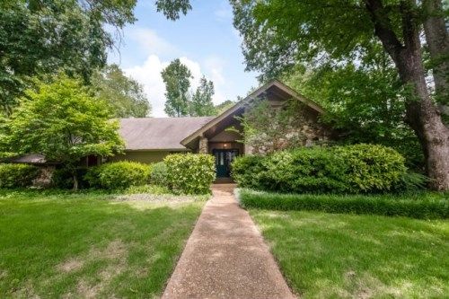 2220 Hickory Crest Dr, Memphis, TN 38119