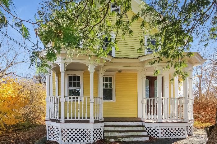 611 Providence Street, Warwick, RI 02886