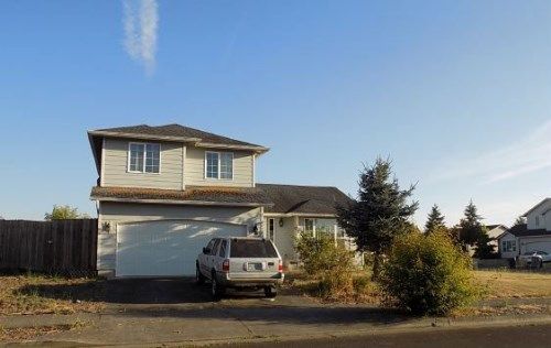 1073 Cherry Blossom Ln, Lebanon, OR 97355