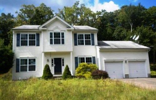 3520 Bedford Dr, Bushkill, PA 18324