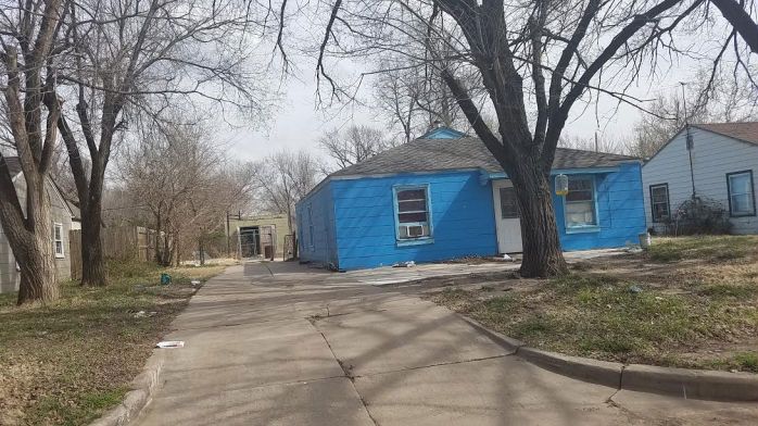 2136 S Madison St, Wichita, KS 67211