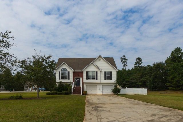 229 Autumn Ridge Dr, Griffin, GA 30224