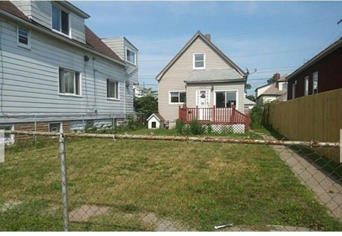 12008 Charest St, Hamtramck, MI 48212