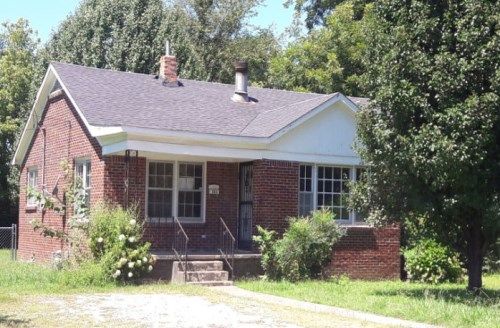 303 Central St, Bolivar, TN 38008