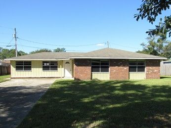 1010 Spanish Acres Dr, Bay Saint Louis, MS 39520