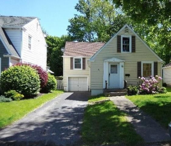 82 Woodlawn Ave, Lockport, NY 14094