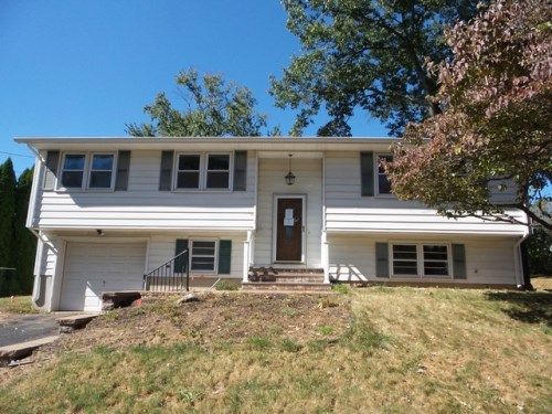 5 Timberlea Dr, Meriden, CT 06450