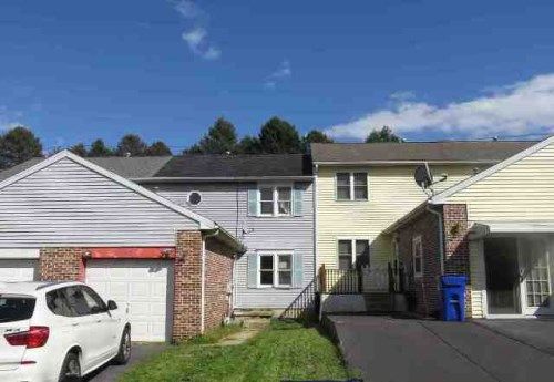 227 S 4th St, Womelsdorf, PA 19567