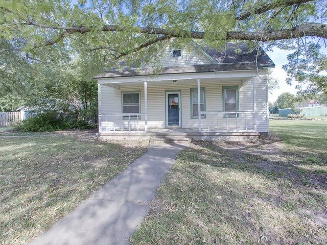 447 S McPherson St, Galva, KS 67443