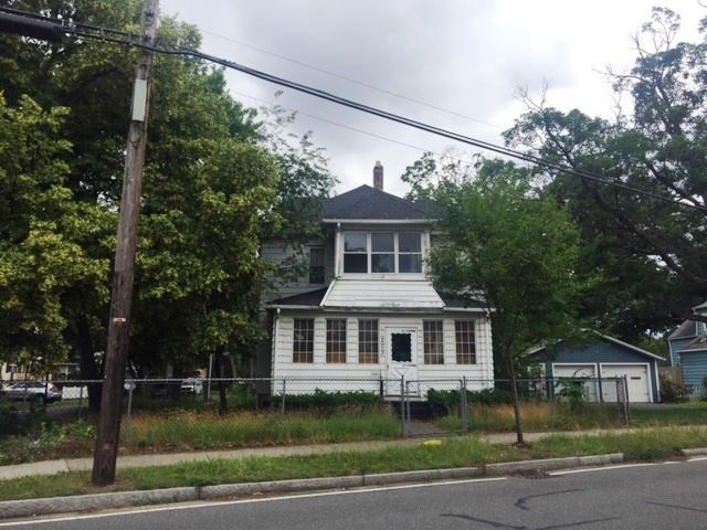 203 Saint James Blvd, Springfield, MA 01104