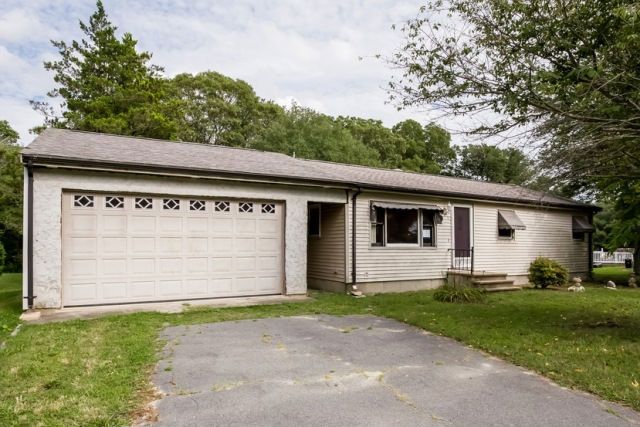 18 Boysenberry Dr, Westport, MA 02790