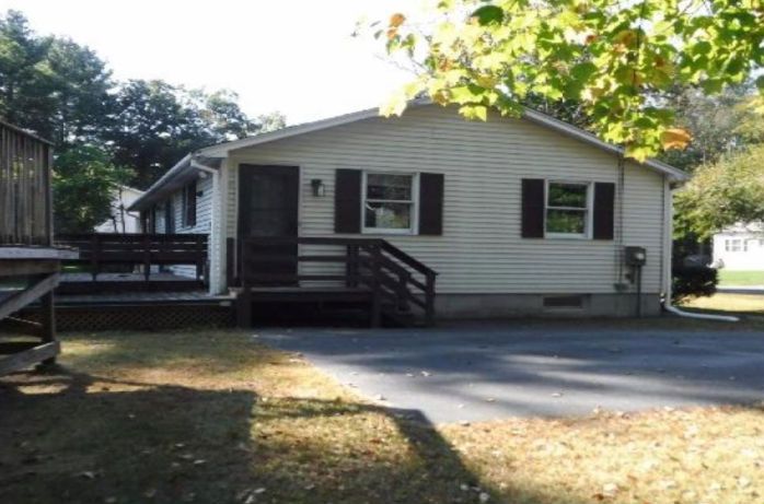 20 Hancock Ln, Greenfield, MA 01301