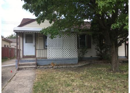 12730 Helen St, Southgate, MI 48195