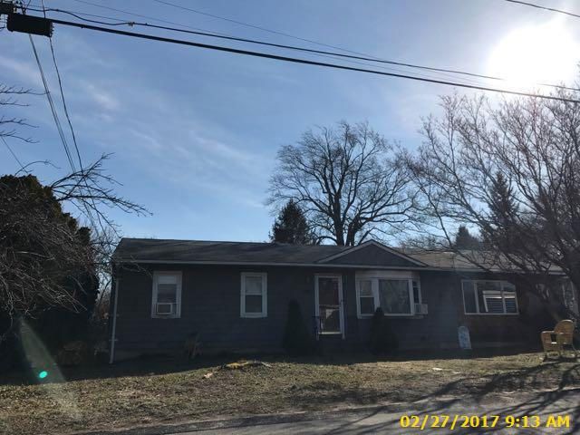 33 Cochran St, West Warwick, RI 02893