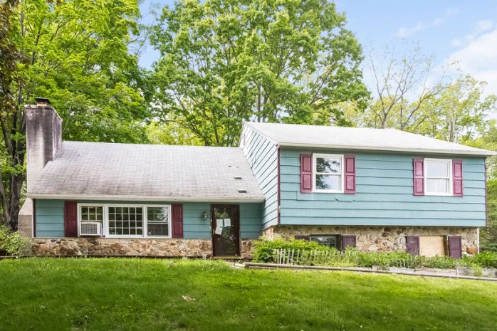 32 W Beacon Dr, Phoenixville, PA 19460
