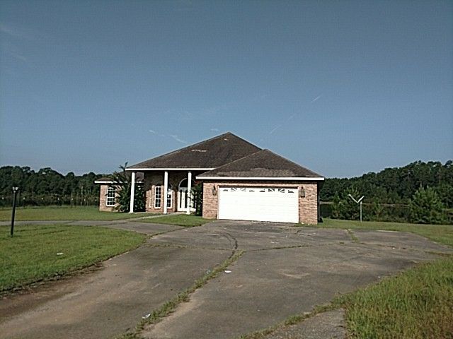 631 Thomas School Rd, Lumberton, MS 39455