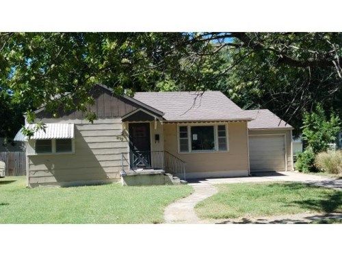 217 Chestnut St, Halstead, KS 67056