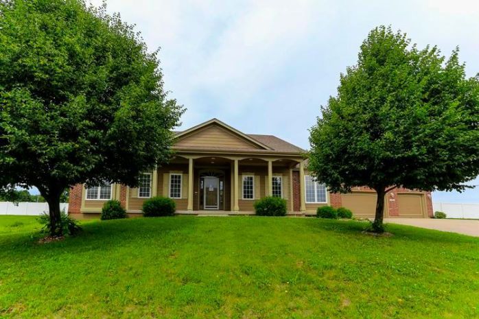 1304 NE HORIZON DRIVE, Lees Summit, MO 64086