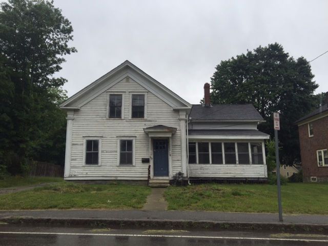 643 School St, Webster, MA 01570