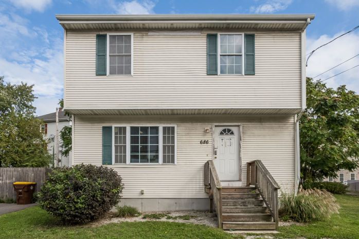 686 QUARRY ST, Fall River, MA 02723