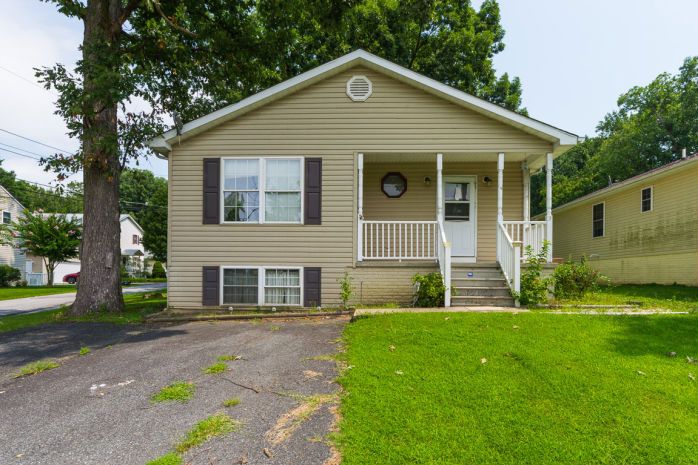 317 Greyhound Rd, Essex, MD 21221