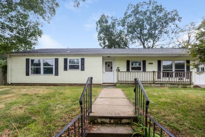 76 Founder Ave, Warwick, RI 02886