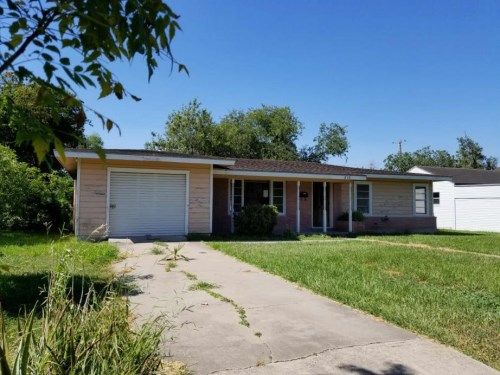 816 E Warren Ave, Kingsville, TX 78363