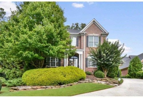 135 Lullwater Ct, Roswell, GA 30075