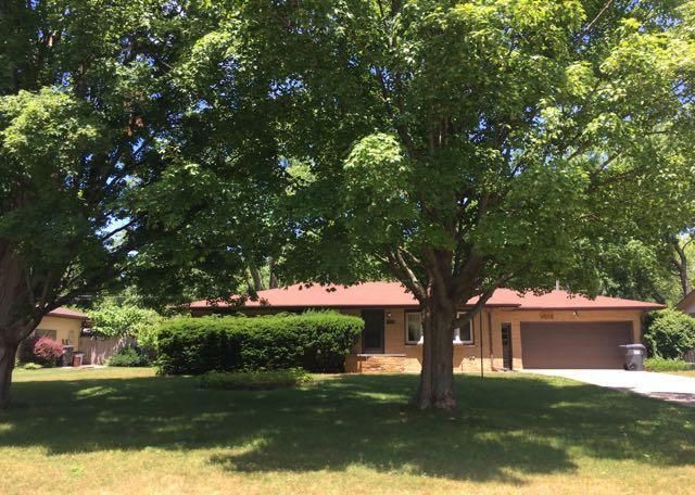 1829 Nash Dr, Saint Joseph, MI 49085