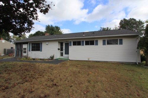 12 Greenland St, Windsor Locks, CT 06096